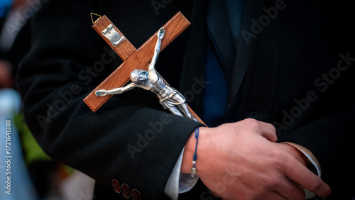 Photos cross in the hands