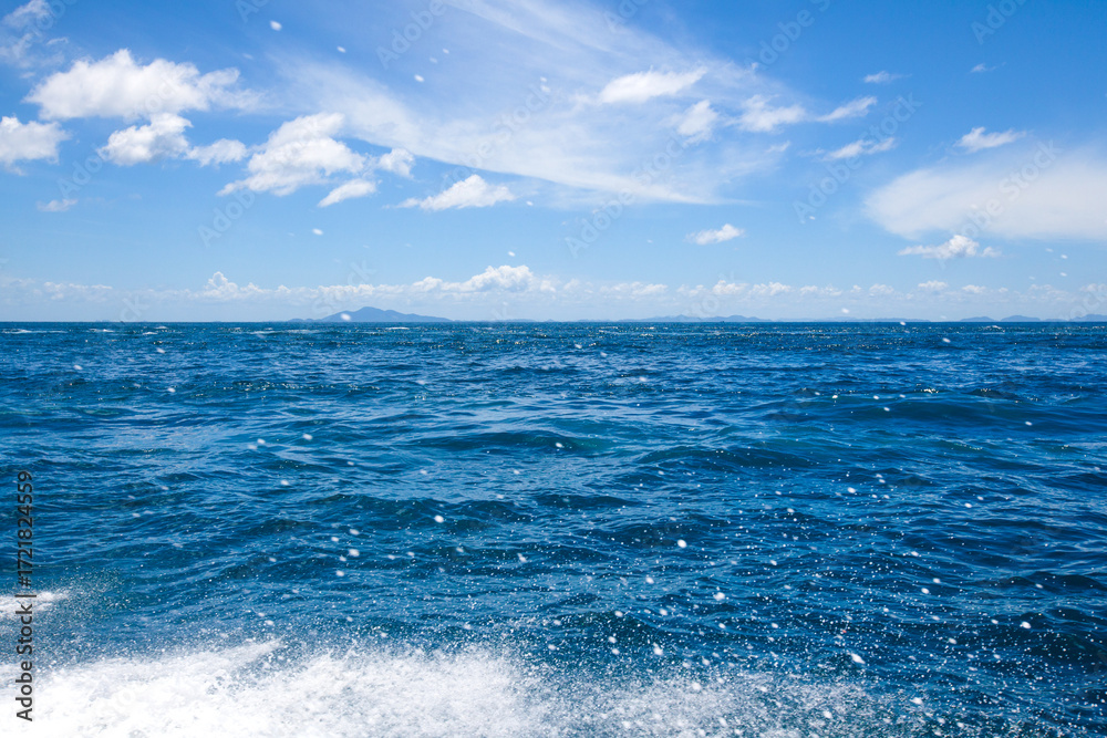 Fototapeta premium Aerial View of Tropical Island Paradise in Phuket with Ocean Scenery