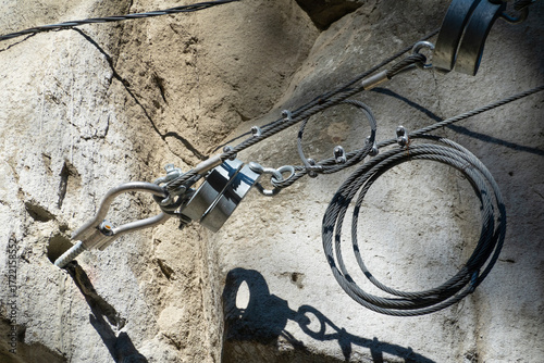 Sunlit wire rope fastening system to a rock surface