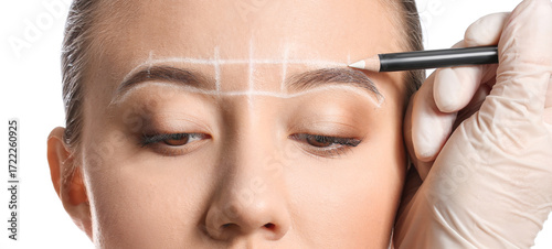 Young woman undergoing eyeb...