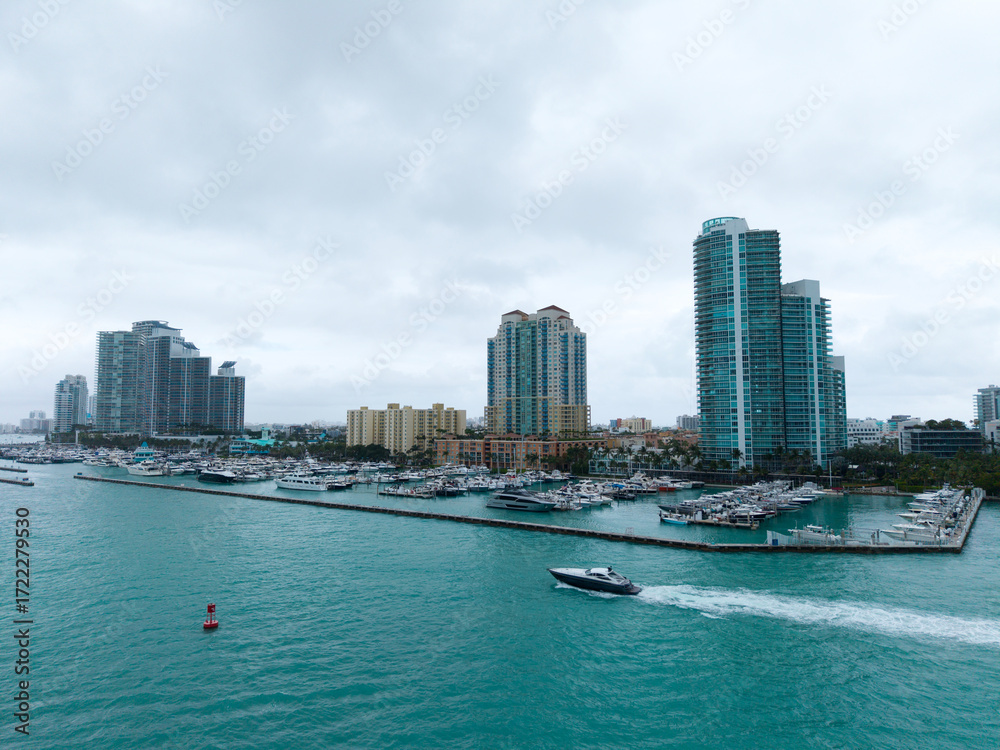 Fototapeta premium Aerial view of luxury yachts in Miami marina. Scenic panorama of boats and skyscrapers in Miami marina.