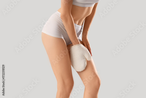 Young woman massaging her l...