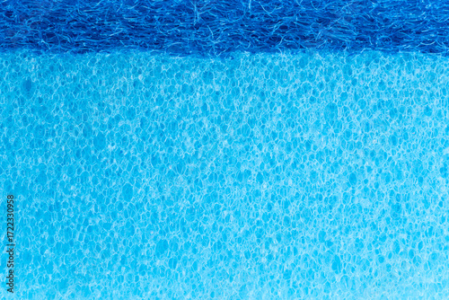 水色の食器洗い用スポンジのクローズアップ