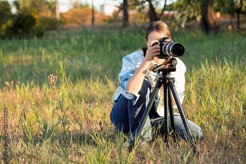 Young female photographer w...