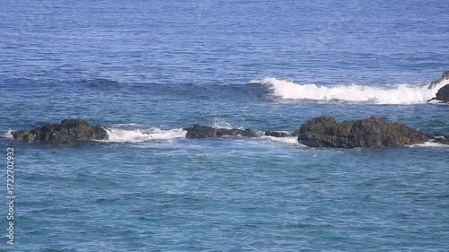 美しい青空とどこまでも続く海 爽やかで開放感のある夏の自然風景