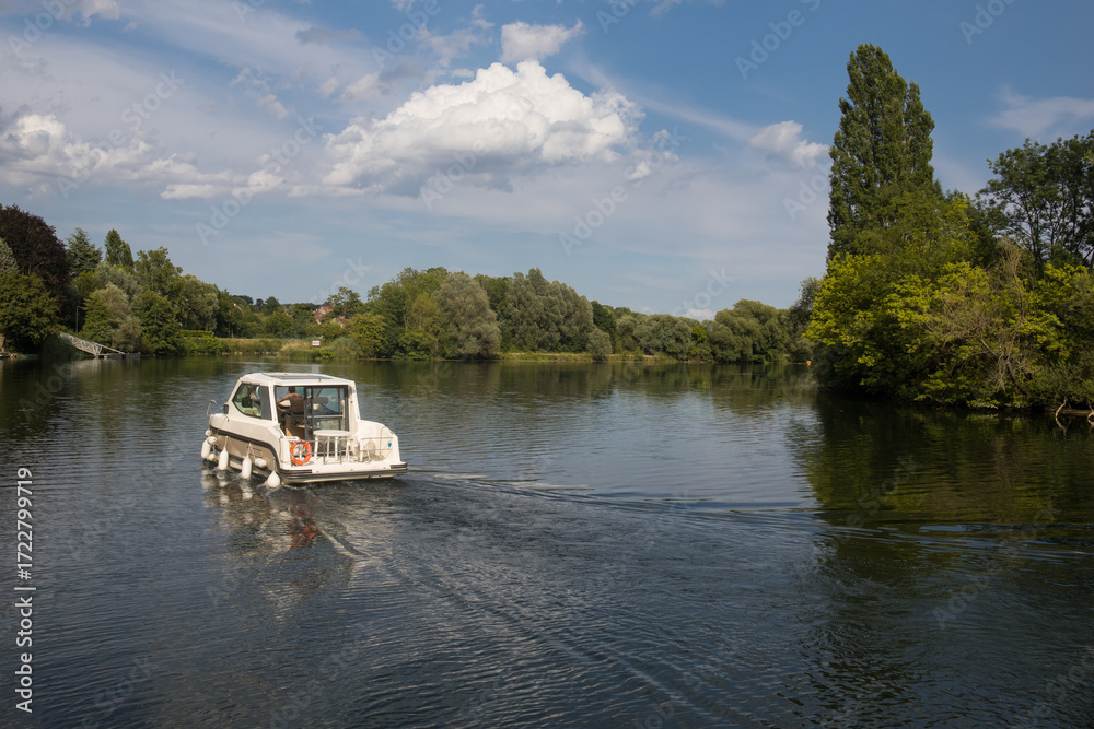 Naklejka premium bateau sur le Doubs