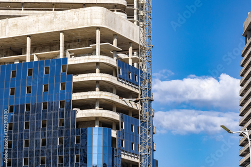 Schilderij op canvas Installation double glazed windows on high-rise building