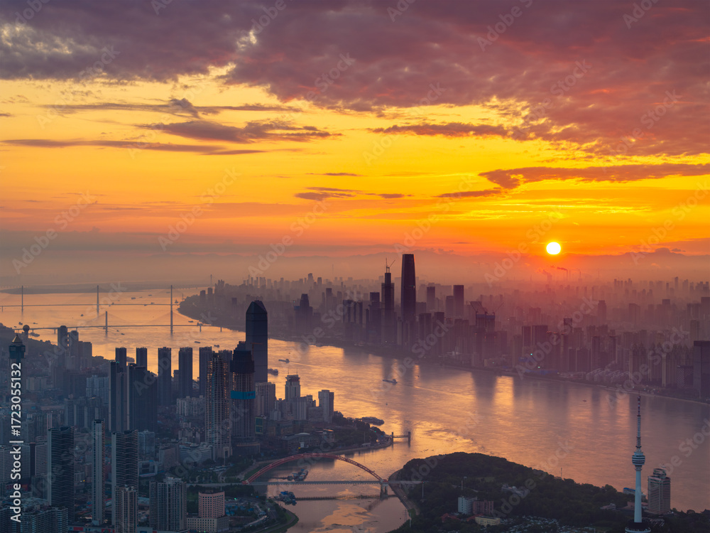 Naklejka premium Wuhan Summer City Skyline Sunrise Scenery
