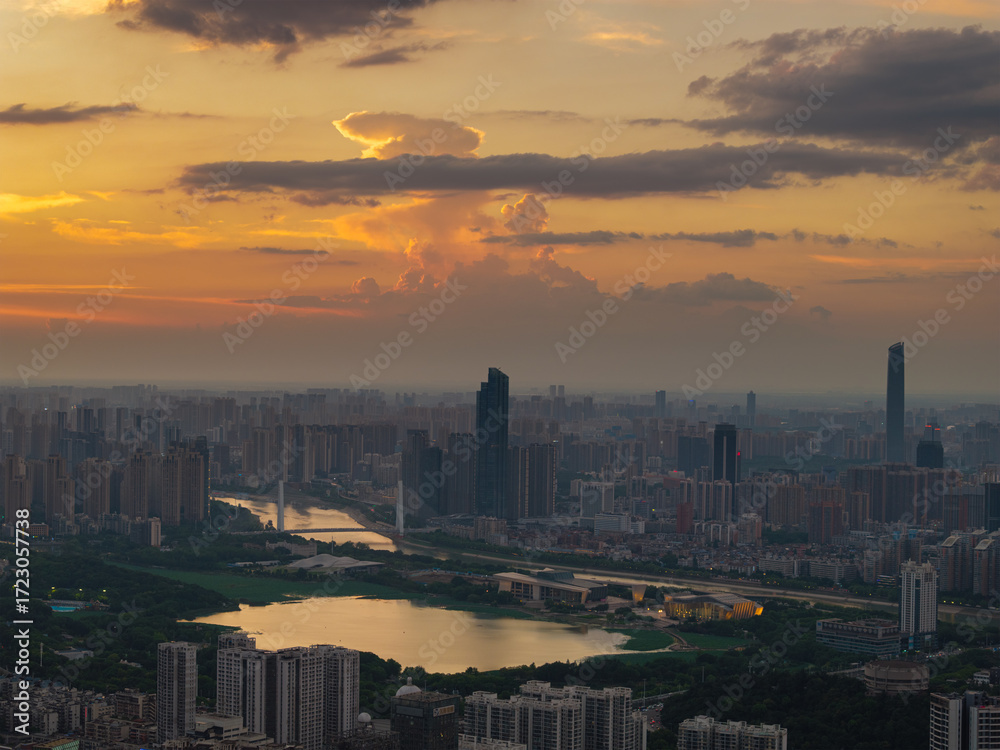 Fototapeta premium Wuhan Summer City Skyline Sunrise Scenery