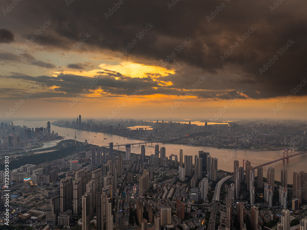 Fototapeta premium Wuhan Summer City Skyline Sunrise Scenery