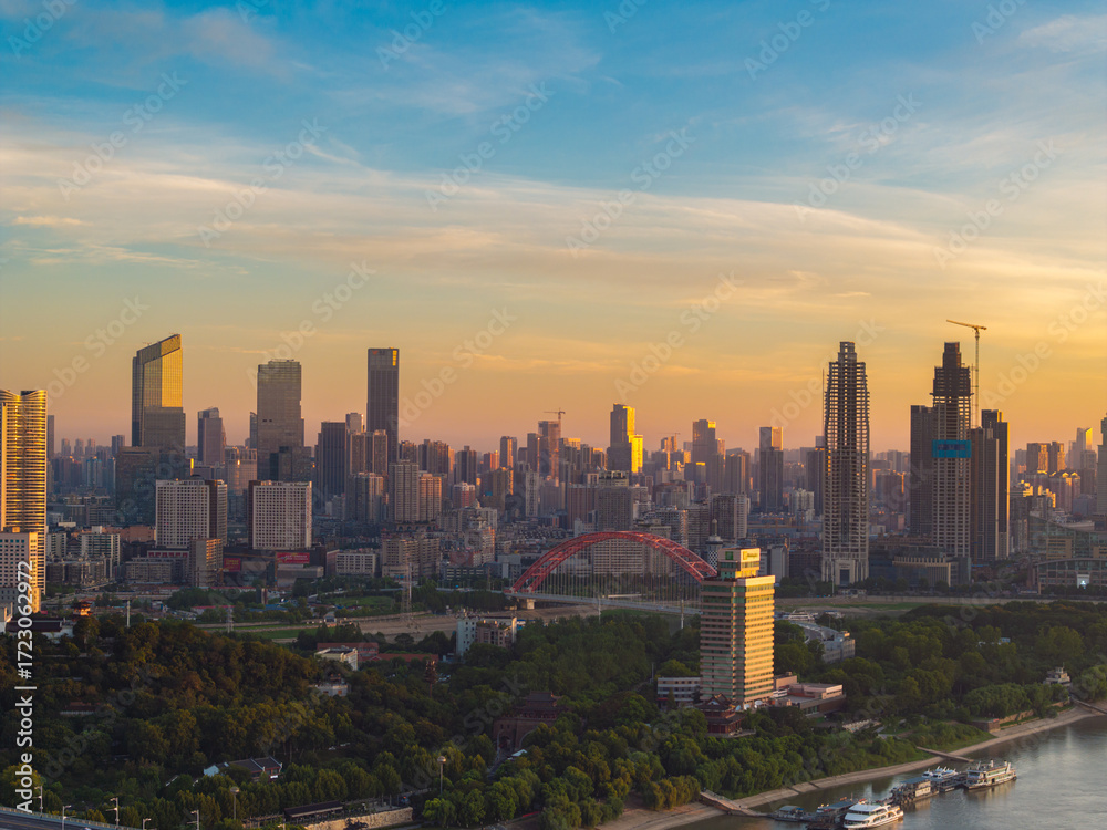 Fototapeta premium Wuhan Summer City Skyline Sunrise Scenery