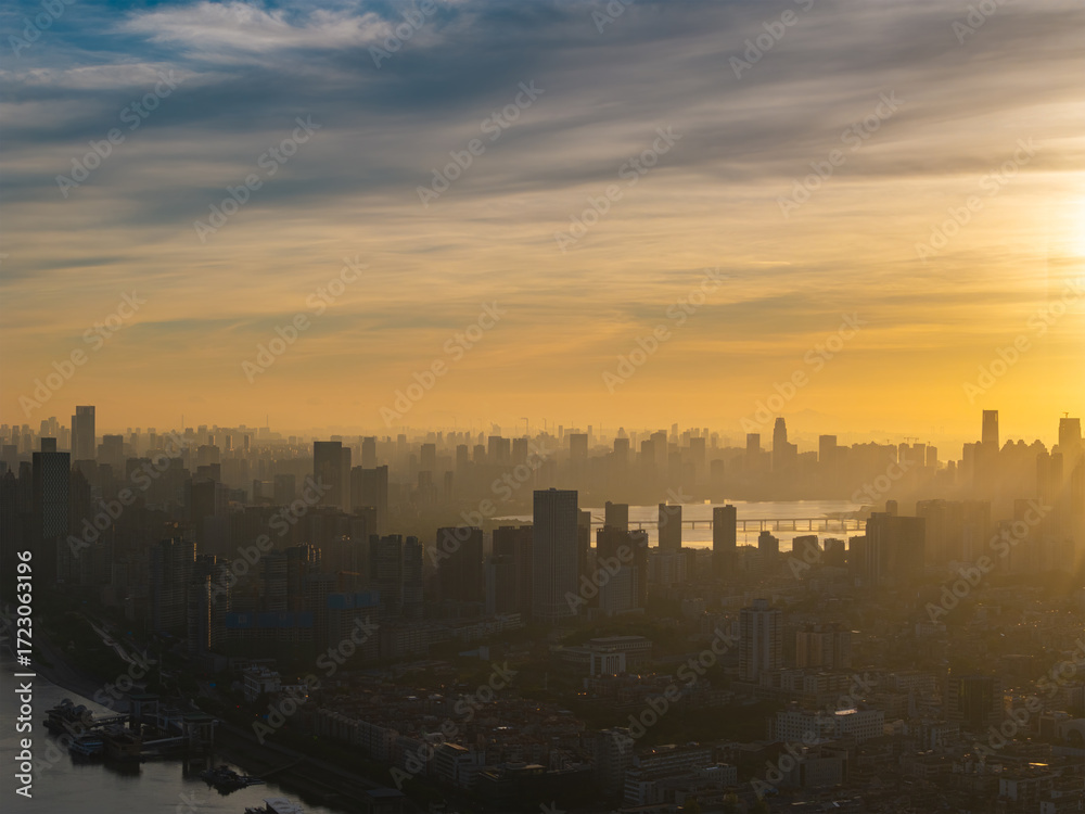 Fototapeta premium Wuhan Summer City Skyline Sunrise Scenery