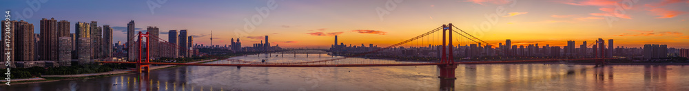 Obraz premium Wuhan Summer City Skyline Sunrise Scenery