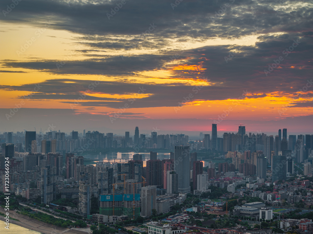 Fototapeta premium Wuhan Summer City Skyline Sunrise Scenery