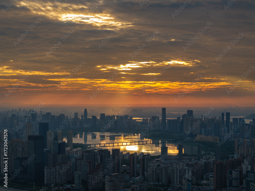 Obraz premium Wuhan Summer City Skyline Sunrise Scenery