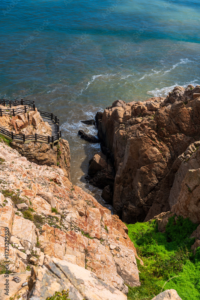 Fototapeta premium Breathtaking Aerial View of Rocky Coastline and Tranquil Ocean Waters
