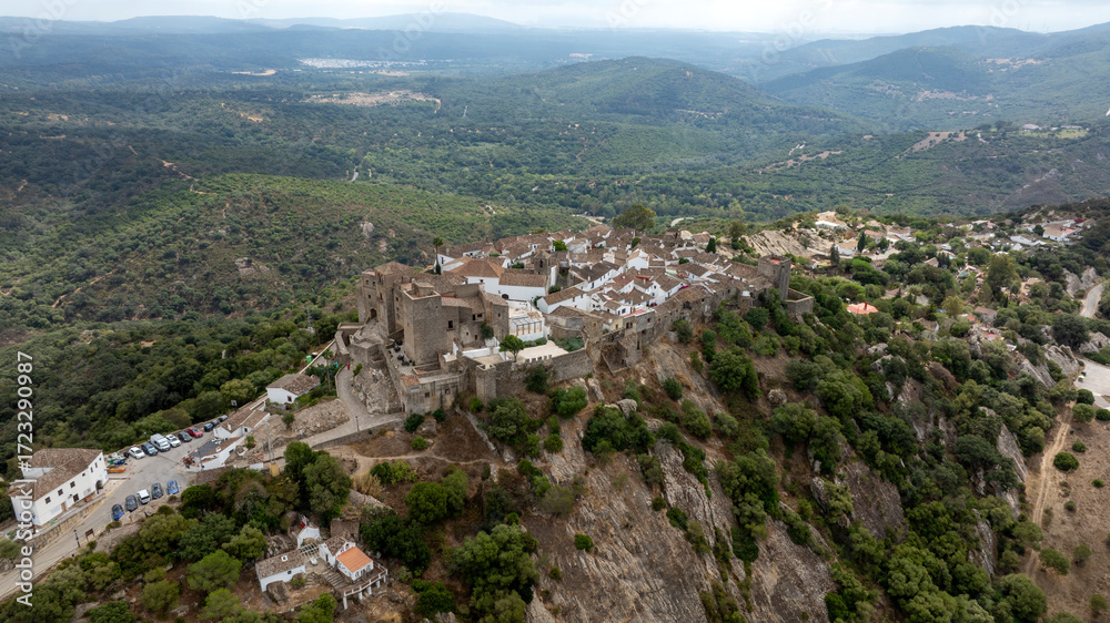 Fototapeta premium Antiguos castillos de la provincia de Cádiz, Castellar de la frontera, España