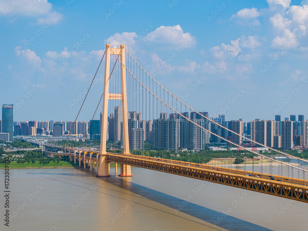 Fototapeta premium Wuhan city landmark skyline scenery