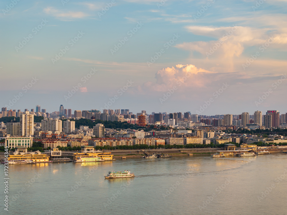 Fototapeta premium Wuhan city landmark skyline scenery