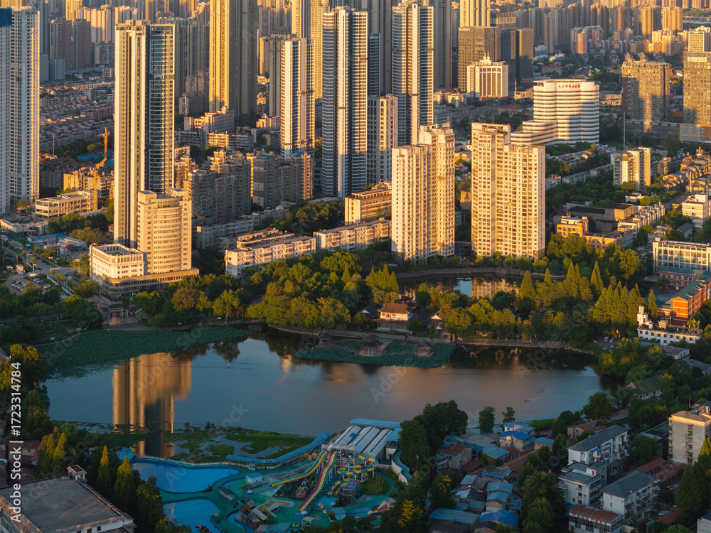 Fototapeta premium Wuhan city landmark skyline scenery