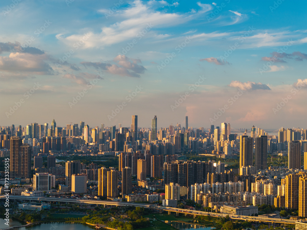 Obraz premium Wuhan city landmark skyline scenery