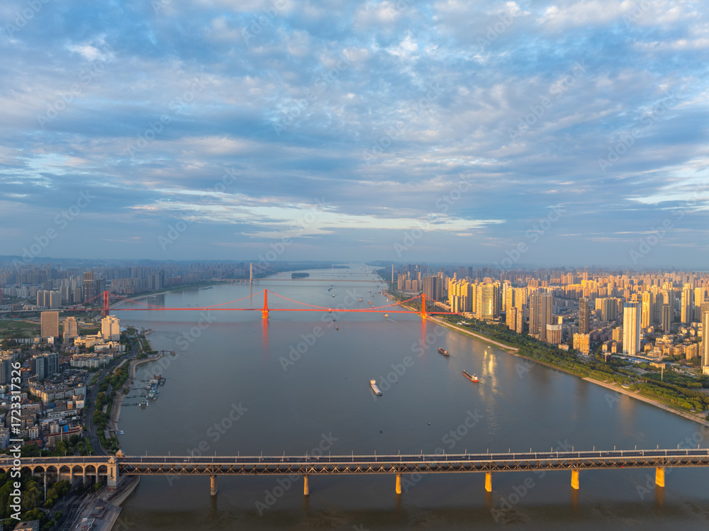Naklejka premium Wuhan city landmark skyline scenery