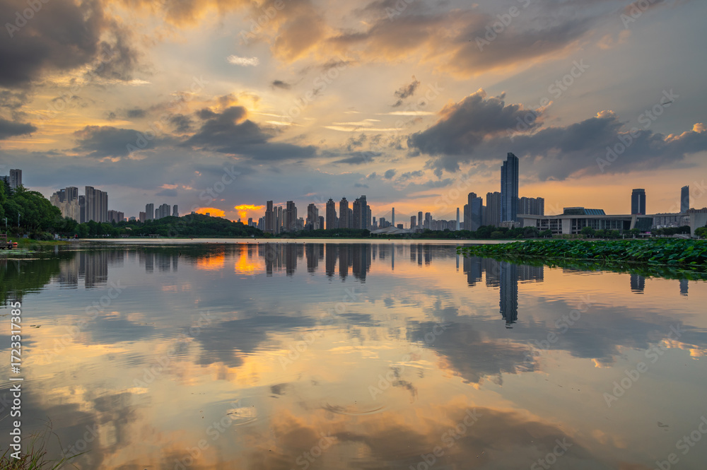 Naklejka premium Wuhan city landmark skyline scenery