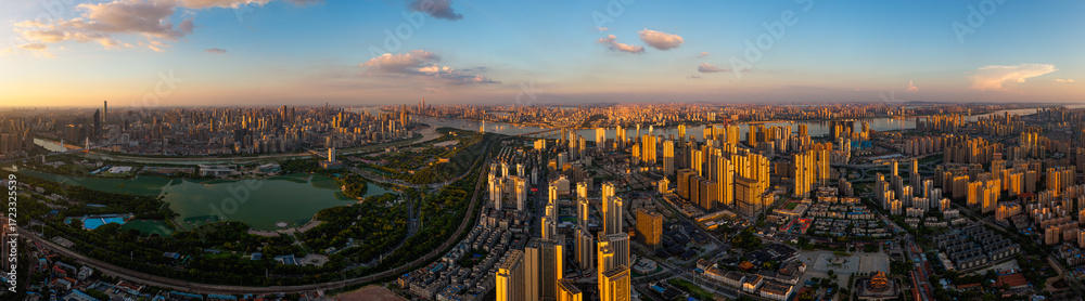 Fototapeta premium Wuhan city landmark skyline scenery