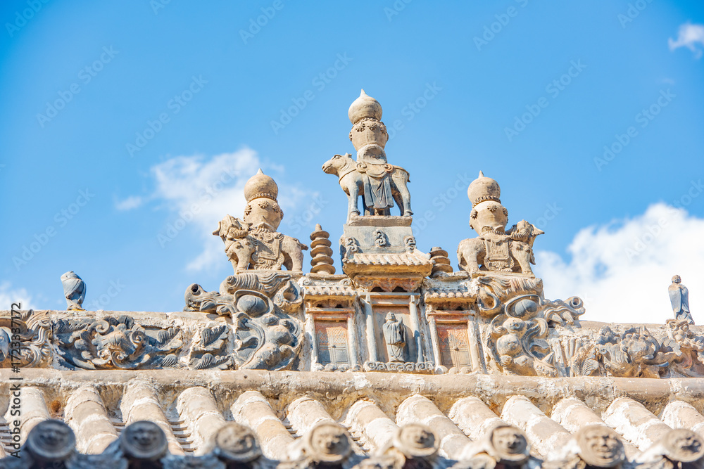Obraz premium Rooftop sculptures of Xiaoxitian Temple in Xi County, Linfen, Shanxi