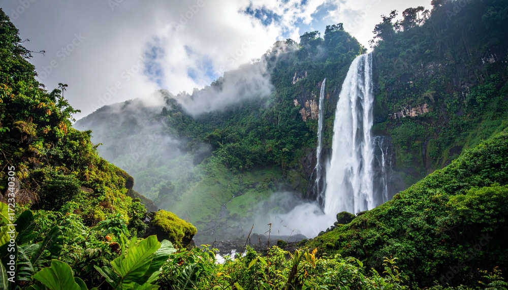 Fototapeta premium Dramatic Waterfall in Lush Tropical Rainforest