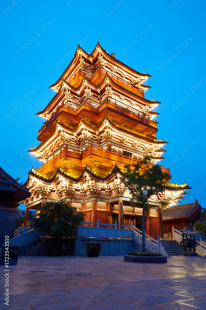 Naklejka premium Ancient architectural pavilion night view at Kaifeng Kaifeng Mansion scenic area, China