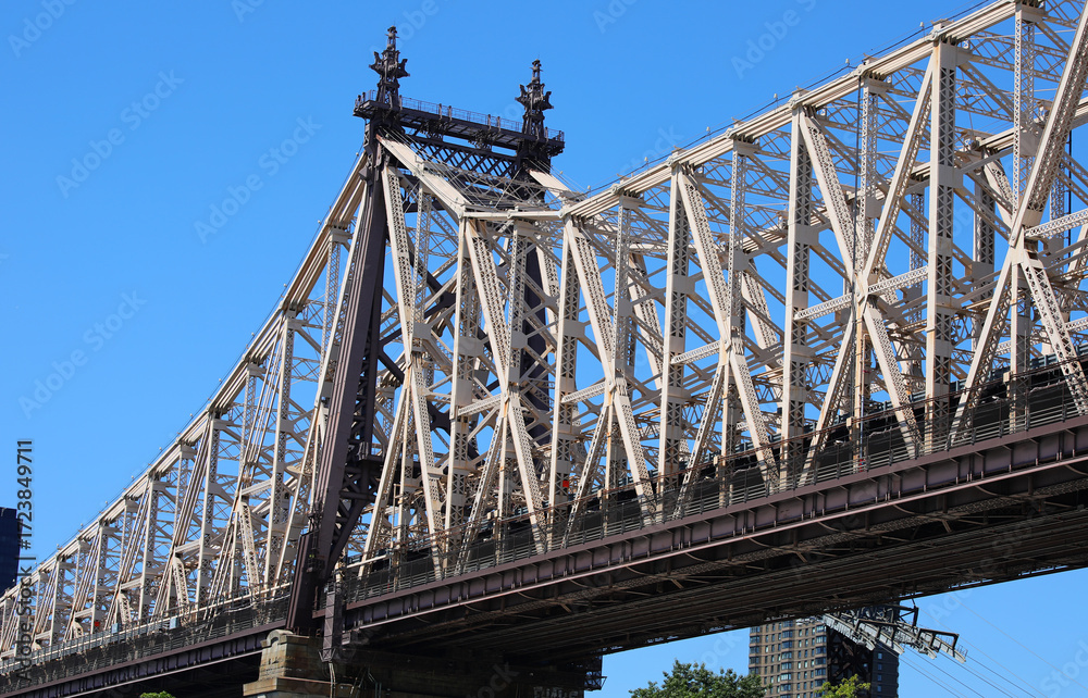 Fototapeta premium queensboro bridge metal trusswork seen from below manhattan nyc usa
