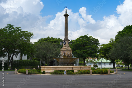 Coral Gables è una parte consolidata della più ampia area metropolitana di Miami, nel sud della Florida.