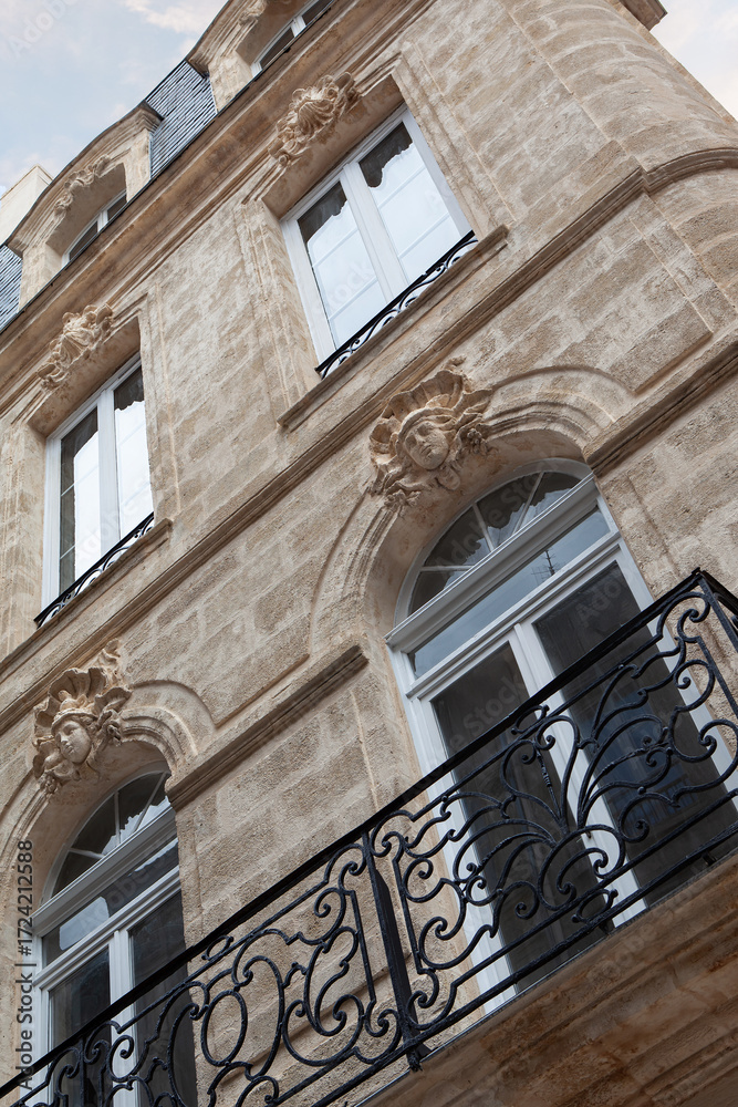 Fototapeta premium Classic mansion in French Bordeaux city