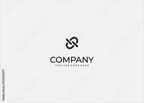 Minimalist chain link icon, abstract interlocking connection symbol, bold black geometric design, modern vector illustration for network, unity, or hyperlink concept.