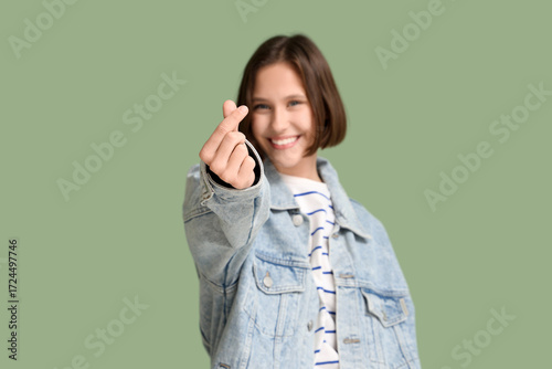 Pretty young woman making h...
