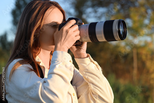 Young female photographer w...