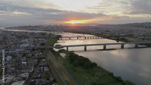 Wallpaper Mural 和歌山市街と紀の川の夕暮れ Torontodigital.ca