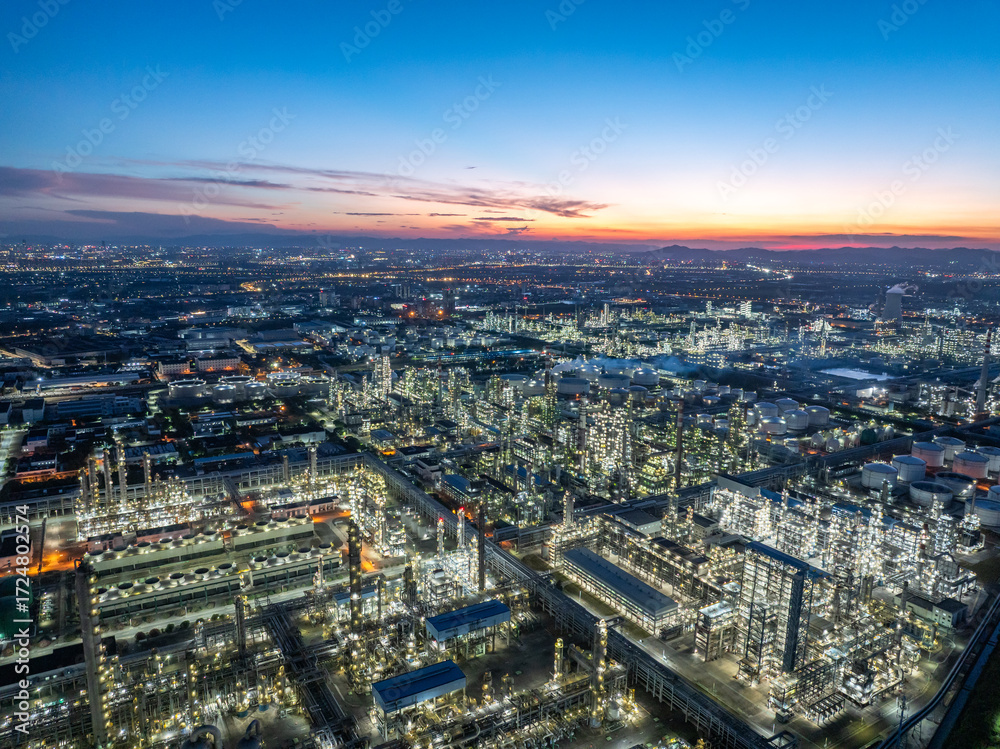 Naklejka premium Aerial view of a large chemical plant