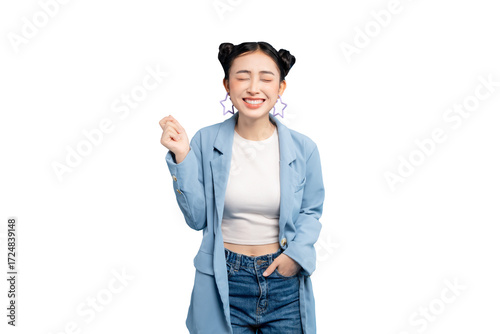 Photos Joyful woman in a casual outfit expressing happiness and contentment in PNG