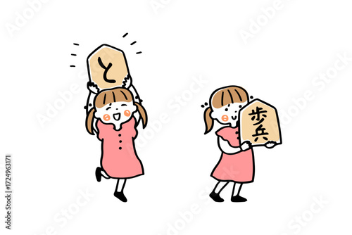 大きな将棋の駒を持つ女の子