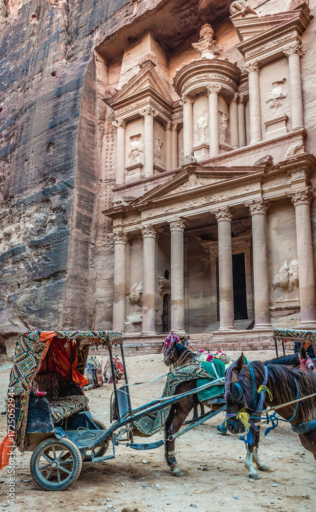 Fototapeta premium Horse carriage in front of Al Khazneh temple in Petra ancient city, Jordan