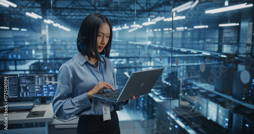 Tableau sur toile Positive Female Infrastructure Architect Reviewing Virtualization Strategies on