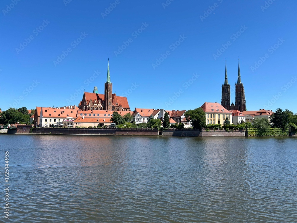 Obraz premium The Odra River and Wrocław Cathedral