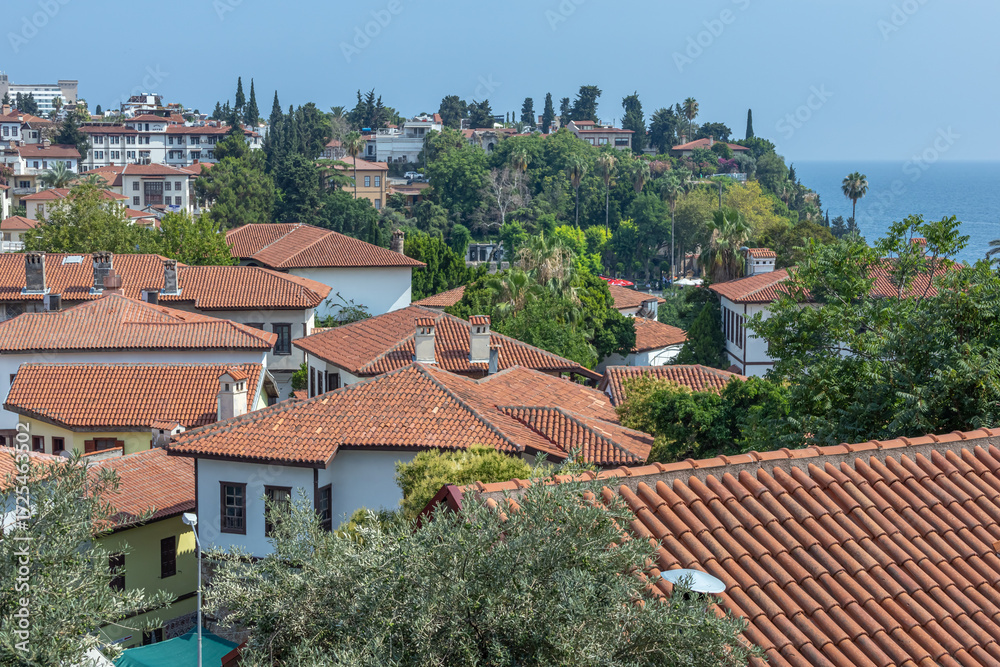 Obraz premium Top view of the tiled roofs of the old town. Kaleici is a quarter in Antalya, located in the Muratpasha district. Historical city center in Antalya. The narrow streets of the old town.
