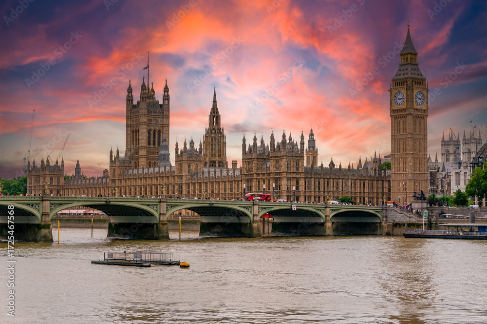 Obraz premium Sunset on the big ben and houses of parliament london