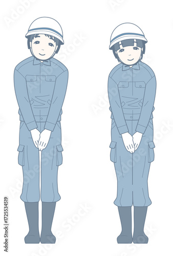 軽くお辞儀をしながら微笑む作業員