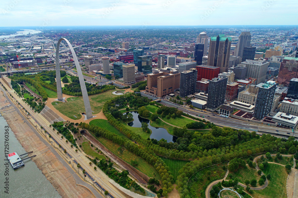 Naklejka premium Gateway Arch National Park St. Louis Missouri on the Mississippi River 09.15.2025