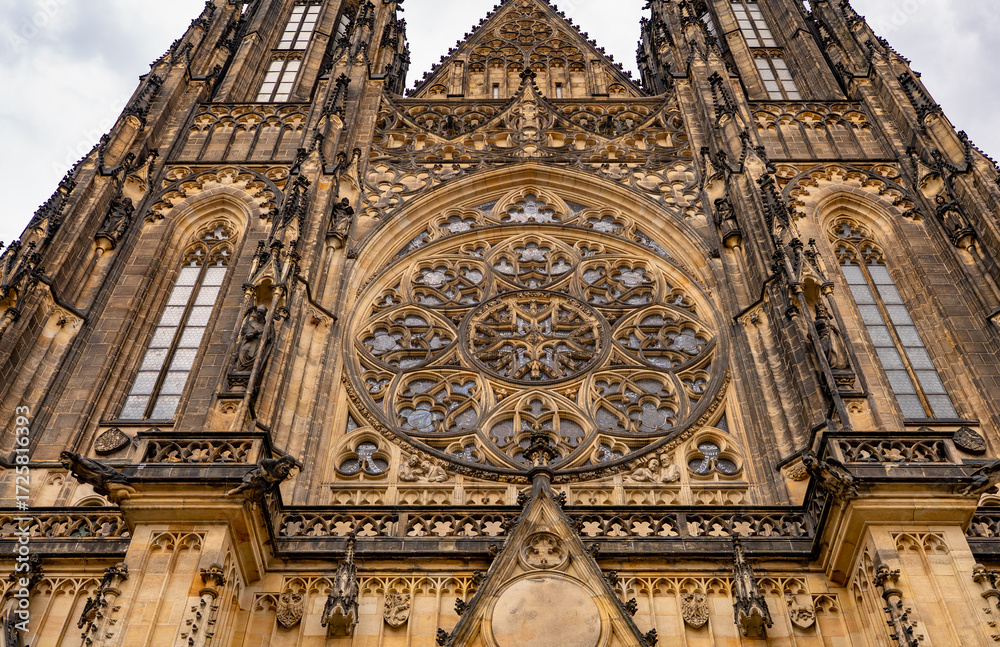 Fototapeta premium Gothic Saint Vitus Cathedral in Prague Castle.