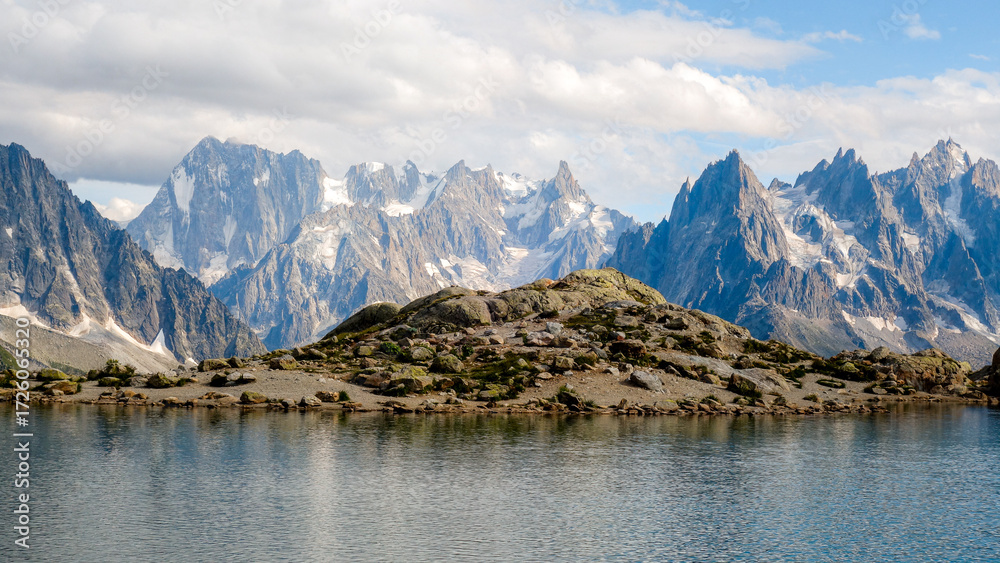 Fototapeta premium Majestic Lac Blanc with Alpine peaks